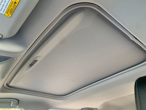 Used 2021 Toyota RAV4 XLE Premium image 26