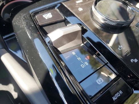 Used 2025 BMW i5 eDrive40i w/ Premium Package image 27