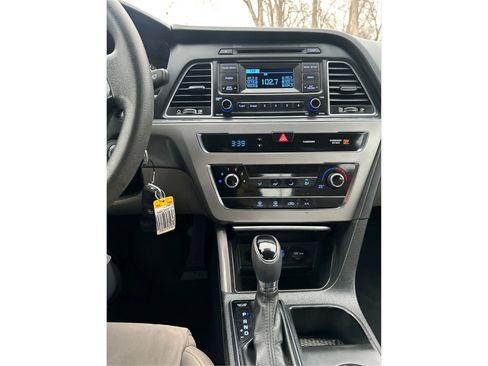 Used 2015 Hyundai Sonata SE image 17