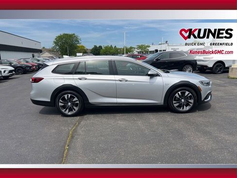 Used 2018 Buick Regal Essence w/ Driver Confidence Package #1 AWD/4WD image 4