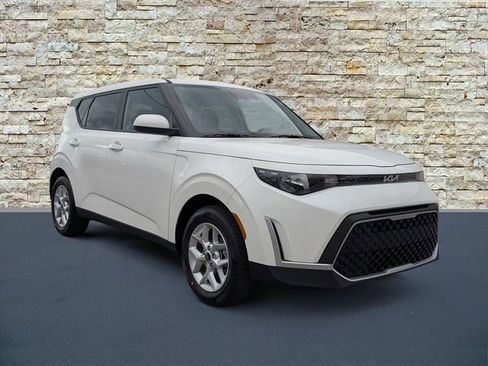 New 2025 Kia Soul LX w/ LX Technology Package image 1