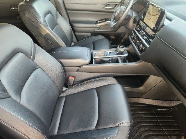 Used 2023 Nissan Pathfinder SL FWD image 14