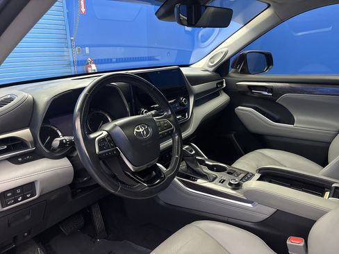 Used 2021 Toyota Highlander Limited AWD/4WD image 11