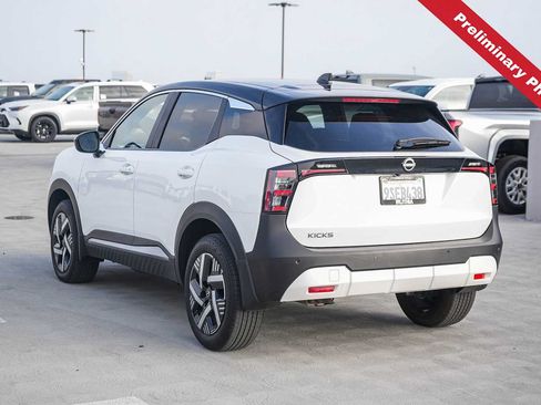 Used 2025 Nissan Kicks SV w/ Illumination Package FWD image 8