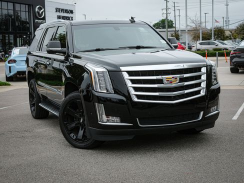 Used 2020 Cadillac Escalade 4WD image 2