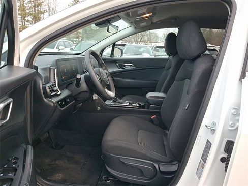 Certified 2024 Kia Sportage LX image 3
