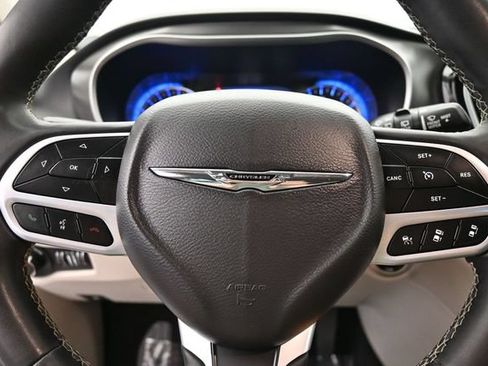 Used 2024 Chrysler Pacifica Touring-L FWD image 30