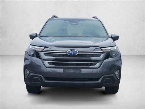 Used 2025 Subaru Forester Premium image 2