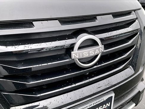 Used 2024 Nissan Pathfinder SL w/ Black Appearance Package image 33