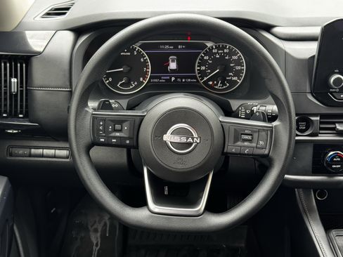 Used 2025 Nissan Pathfinder S FWD image 15