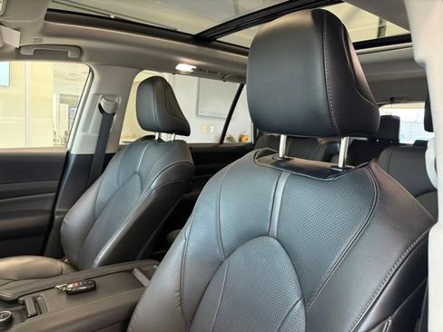 Used 2024 Toyota Grand Highlander AWD image 15