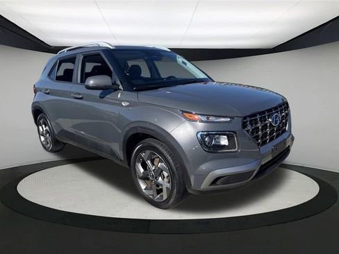 Used 2024 Hyundai Venue SEL image 4