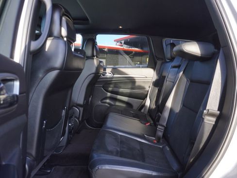 Used 2017 Jeep Grand Cherokee Altitude image 24