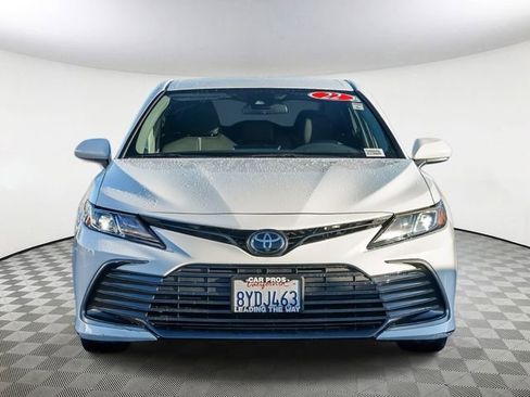 Used 2022 Toyota Camry LE image 3