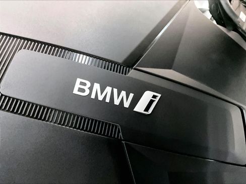 Used 2023 BMW i7 xDrive60 w/ Executive Package 2 AWD/4WD image 34