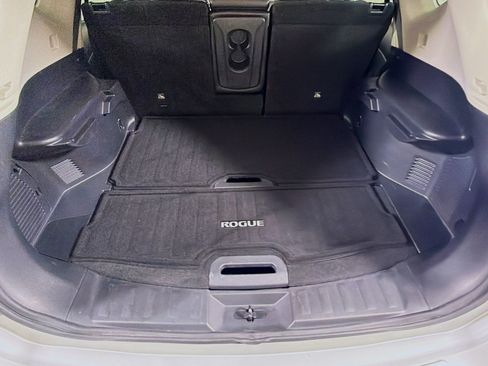 Used 2019 Nissan Rogue SL w/ Premium Package FWD image 29