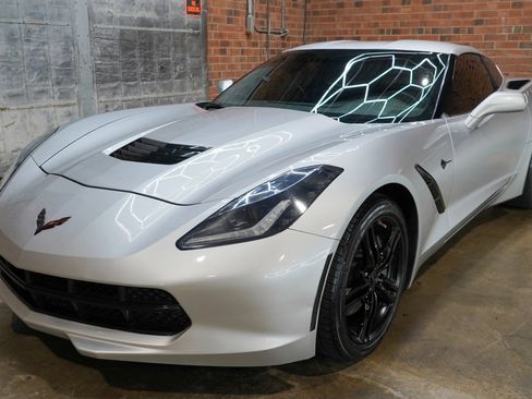 Used 2017 Chevrolet Corvette Stingray Coupe w/ Carbon Flash Badge Package RWD image 21
