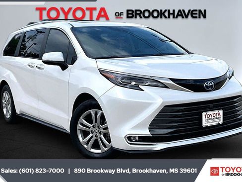 Used 2024 Toyota Sienna Platinum AWD/4WD image 1