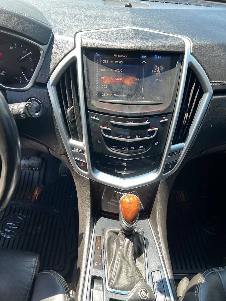 Used 2015 Cadillac SRX Luxury w/ Driver Awareness Package AWD/4WD image 4