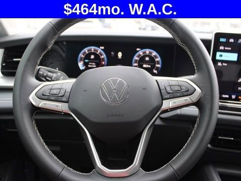 Used 2025 Volkswagen Tiguan SE AWD/4WD image 28