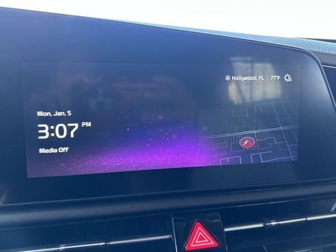 Certified 2024 Kia Niro SX image 20