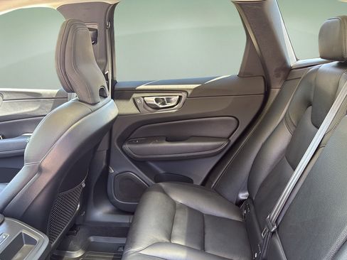 Used 2022 Volvo XC60 B5 Momentum AWD/4WD image 16