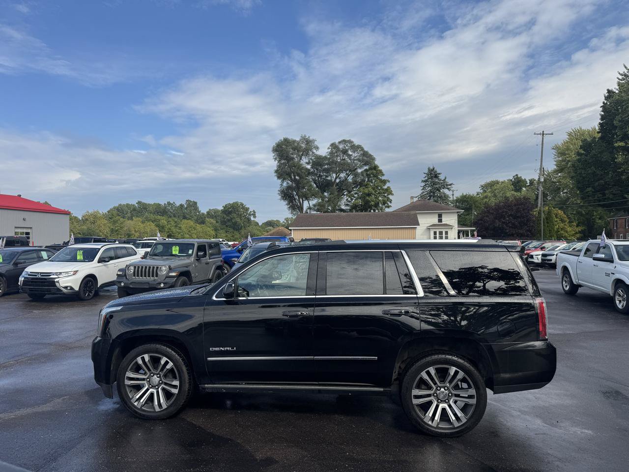 Used 2018 GMC Yukon Denali w/ Denali Ultimate Package AWD/4WD image 3