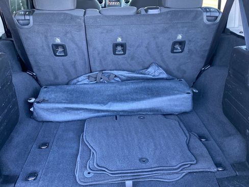 Used 2019 Jeep Wrangler Unlimited Sahara image 21