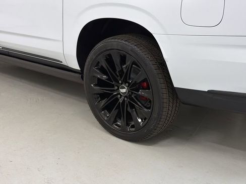 New 2026 Cadillac Escalade ESV Platinum Sport w/ LPO, ONYX Package AWD/4WD image 17