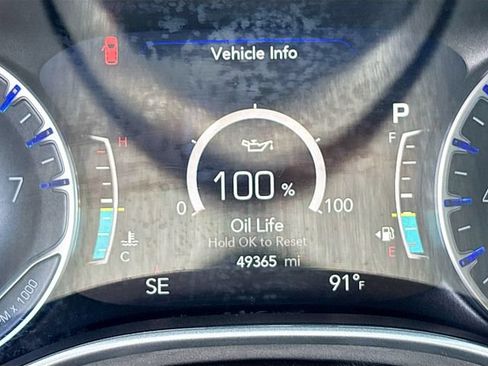 Used 2023 Chrysler Pacifica Touring-L FWD image 13