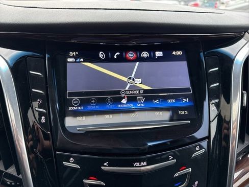 Used 2019 Cadillac Escalade ESV Premium Luxury image 8