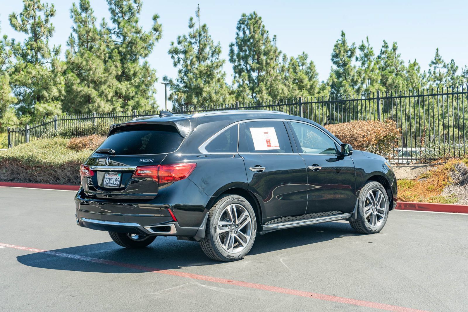 Used 2017 Acura MDX w/ Advance Package FWD image 9