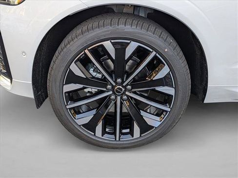 New 2026 Volvo XC60 B5 Ultra w/ Climate Package image 11