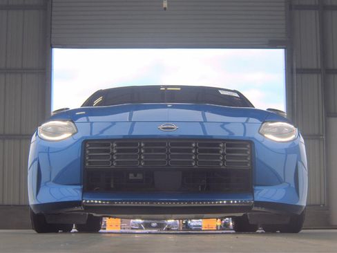 Certified 2024 Nissan Z Performance w/ Floor Mat Package RWD image 4