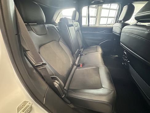 Used 2023 Jeep Grand Cherokee Trailhawk image 38