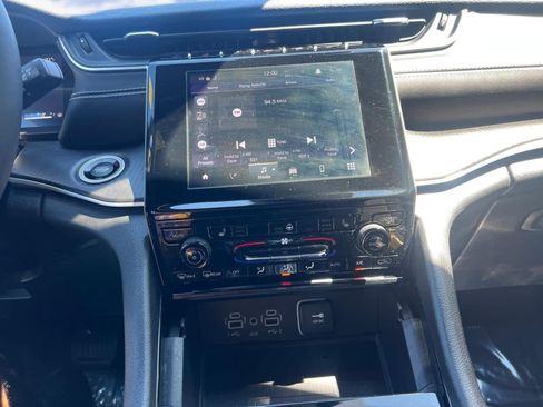 Used 2023 Jeep Grand Cherokee L Altitude AWD/4WD image 22
