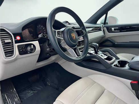 Used 2021 Porsche Cayenne AWD/4WD image 36