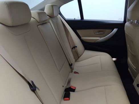Used 2018 BMW 320i Sedan w/ Convenience Package RWD image 19