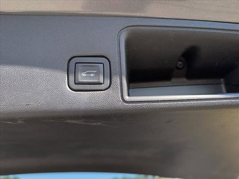 Used 2019 GMC Terrain SLT w/ Preferred Package image 9