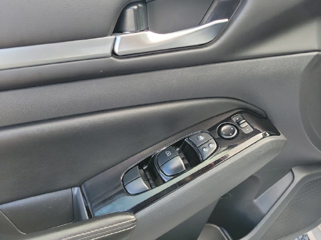 Used 2023 Nissan Altima 2.5 SV FWD image 23
