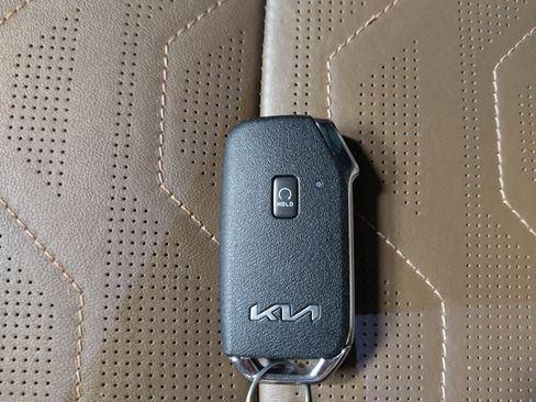 Used 2022 Kia Telluride SX w/ SX Prestige Package image 32