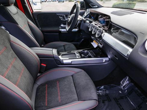 Used 2025 Mercedes-Benz GLB 35 AMG 4MATIC image 21
