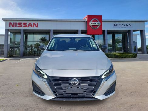 Used 2024 Nissan Altima 2.5 SV image 10