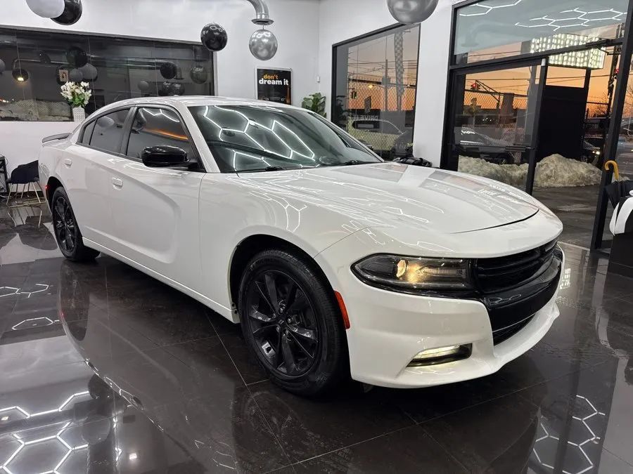 Used 2020 Dodge Charger SXT w/ Blacktop Package AWD/4WD image 6