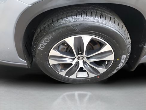 Certified 2024 Toyota Highlander XLE AWD/4WD image 21