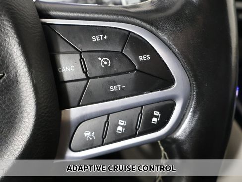 Used 2022 Chrysler Pacifica Touring-L image 3