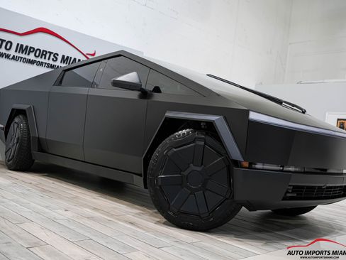 Used 2024 Tesla Cybertruck Cyberbeast image 28