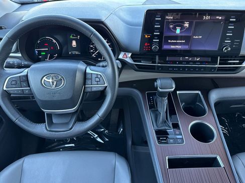 Certified 2023 Toyota Sienna XLE image 18
