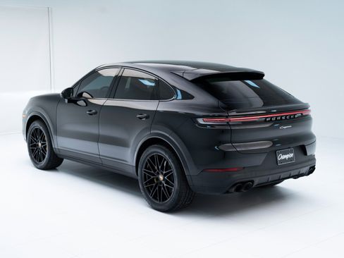 Certified 2024 Porsche Cayenne Coupe image 3
