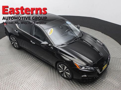 Used 2021 Nissan Altima 2.5 SV w/ SV Premium Package FWD image 3
